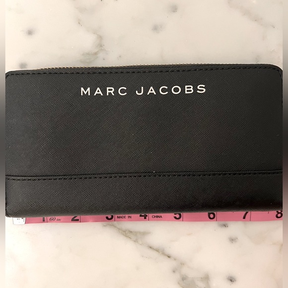 Marc Jacobs wallet - Picture 2 of 3